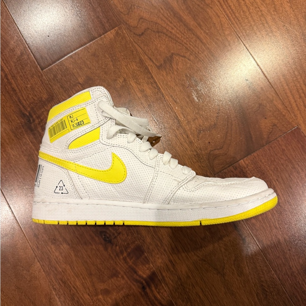 Nike High-Top Sneakers in Cream and Yellow